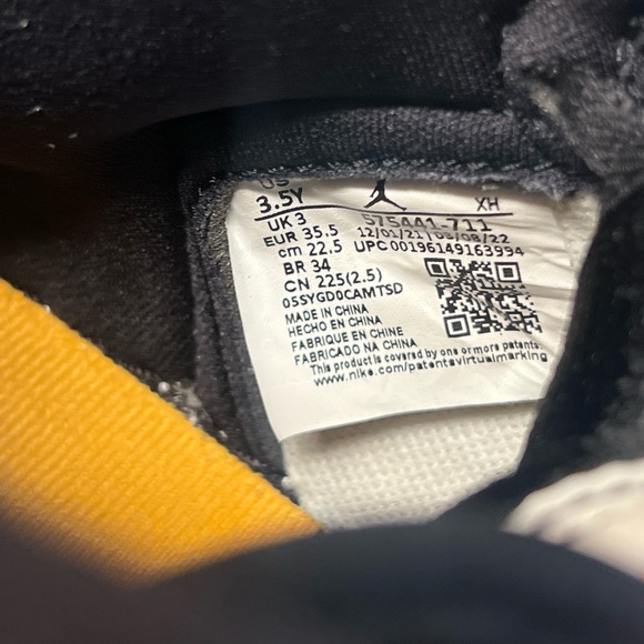 Nike Air Jordan 1 Retro High OG - Picture 4 of 4